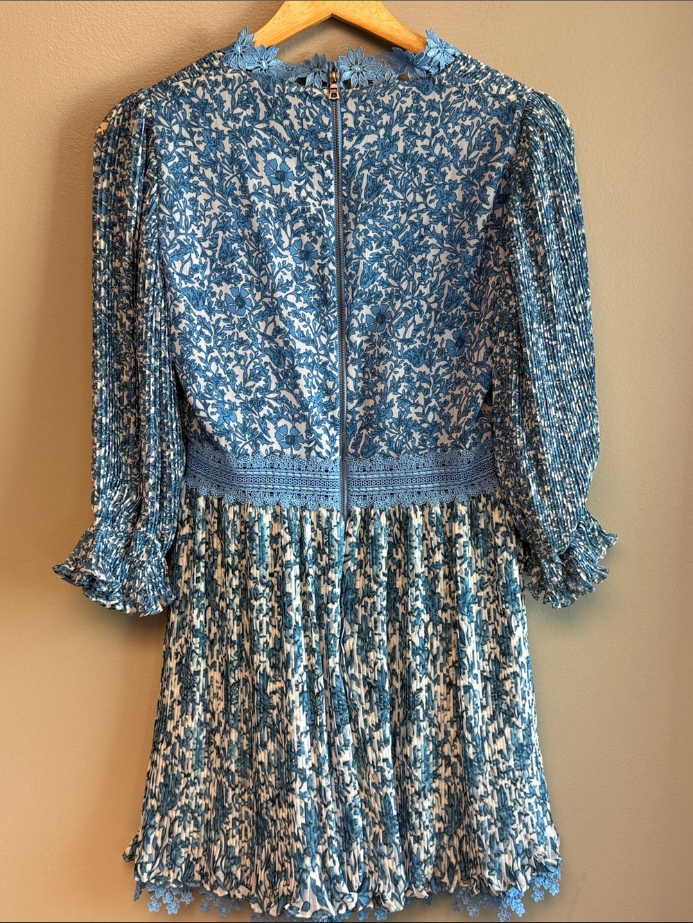 Alice + Olivia Blue Floral Pleated Mini Dress Lace Trim Women's Size 2 - Picture 5 of 7